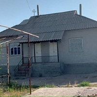 Тошкент вилояти Уртачирчик тумани Коракуйли м.ф.й. да уй сотилади 
